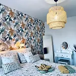 Deluxe - Dreamy Boho Retreat *
